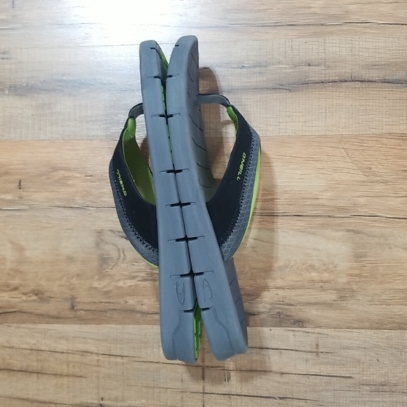 O"NEILL Gray & Green Flip Flop Sandals - Picture 4 of 10